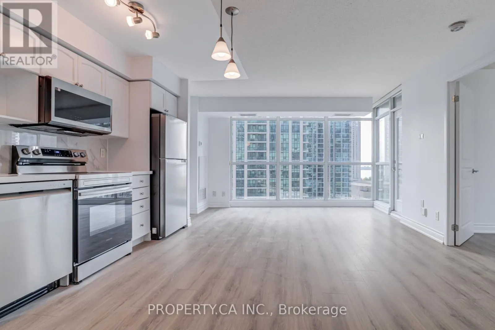 1213 - 18 YONGE STREET