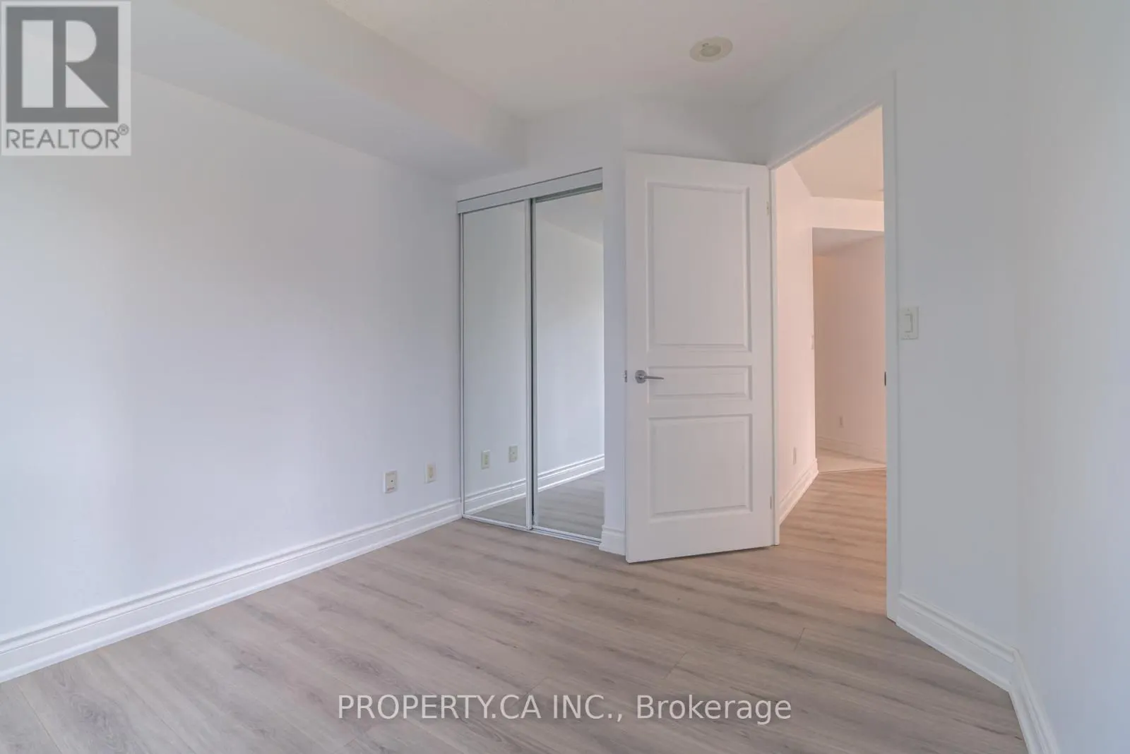 1213 - 18 YONGE STREET