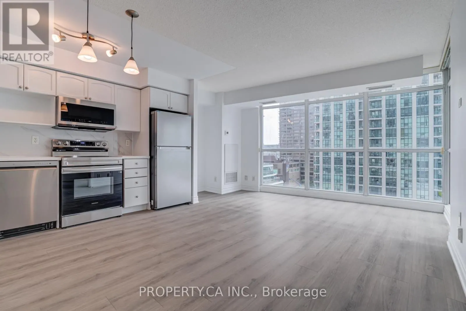 1213 - 18 YONGE STREET