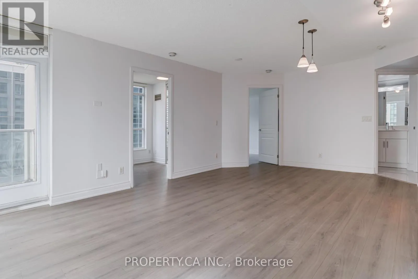 1213 - 18 YONGE STREET