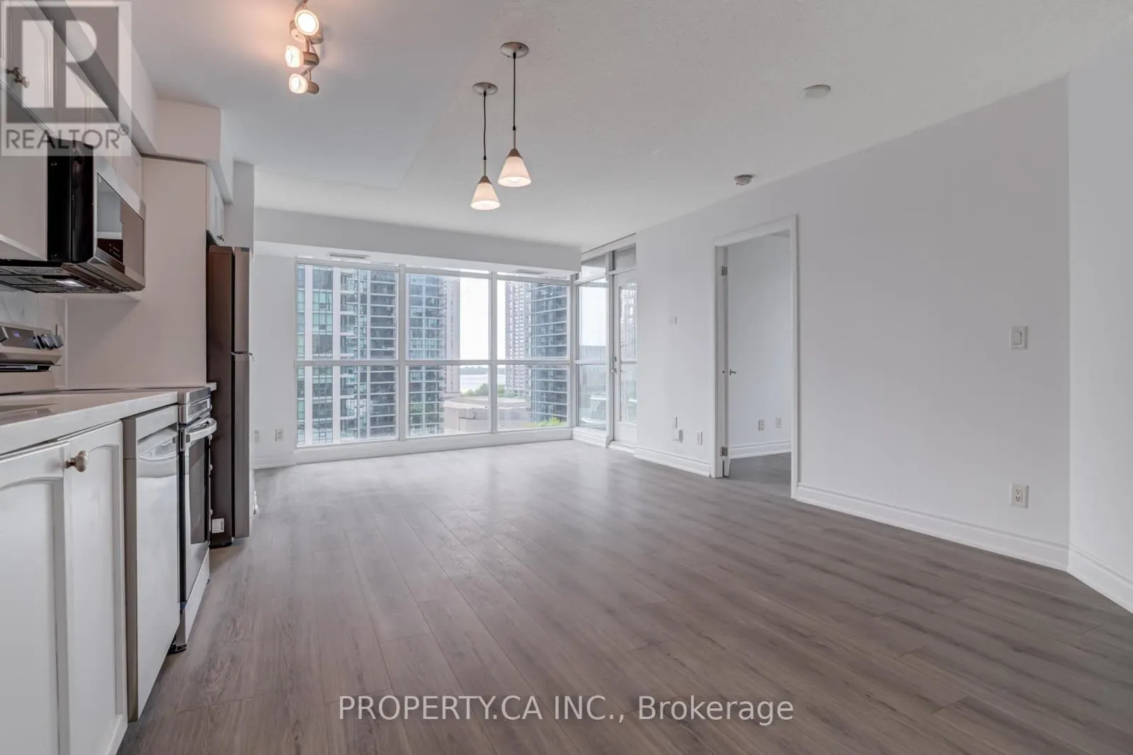 1213 - 18 YONGE STREET