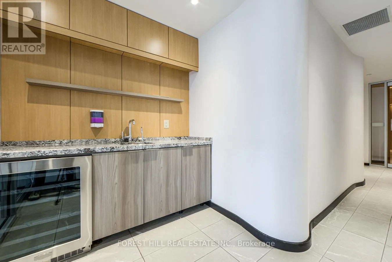 4611 - 11 WELLESLEY STREET W