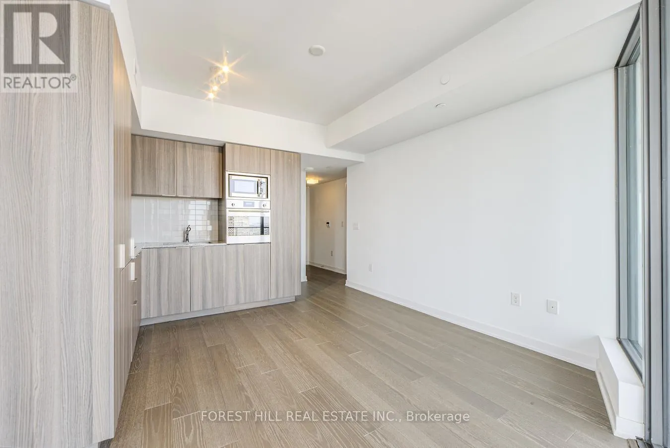 4611 - 11 WELLESLEY STREET W