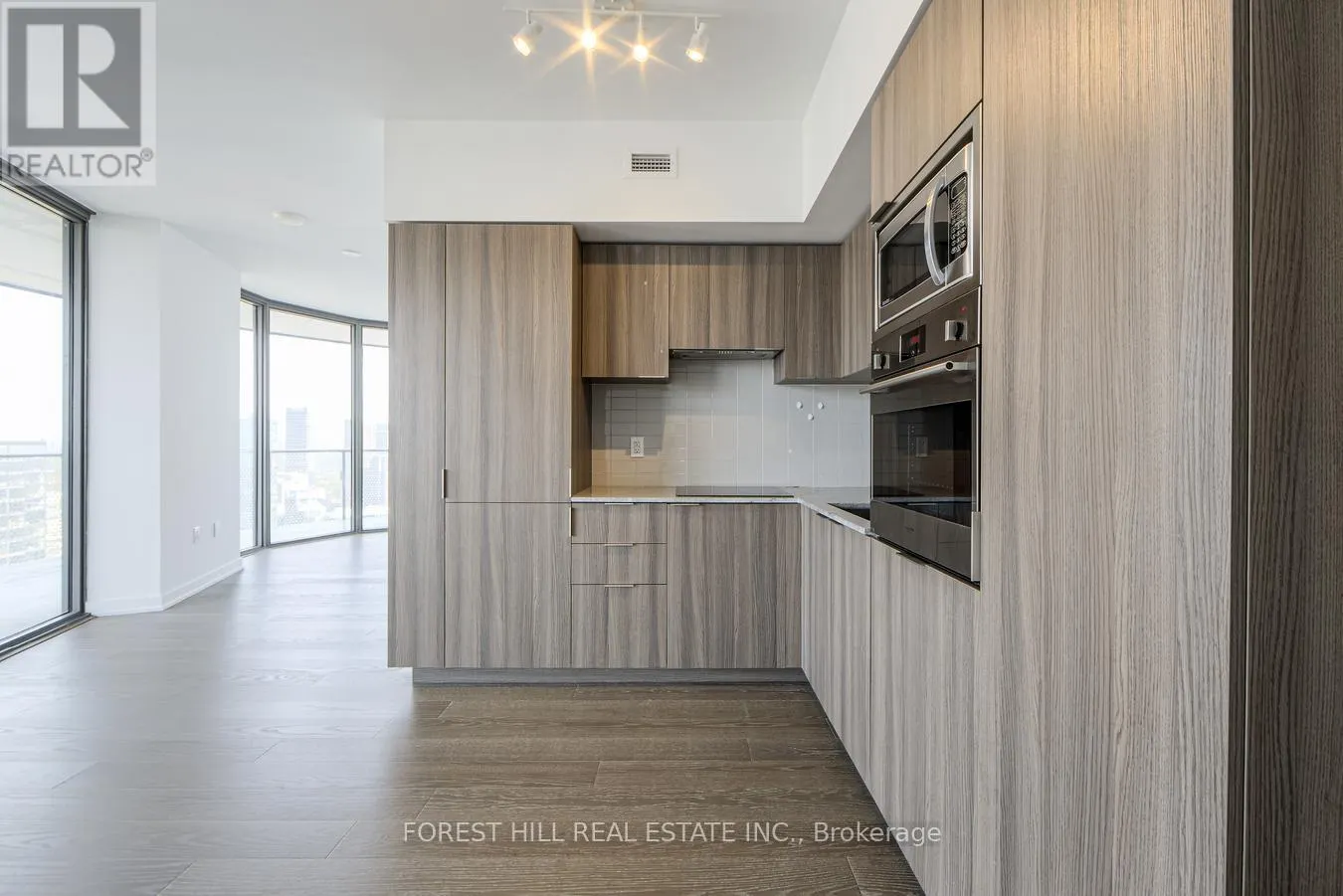 4611 - 11 WELLESLEY STREET W