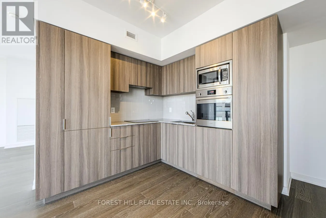4611 - 11 WELLESLEY STREET W