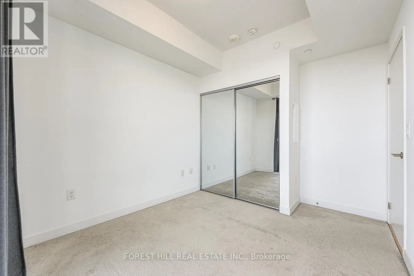 4611 - 11 WELLESLEY STREET W