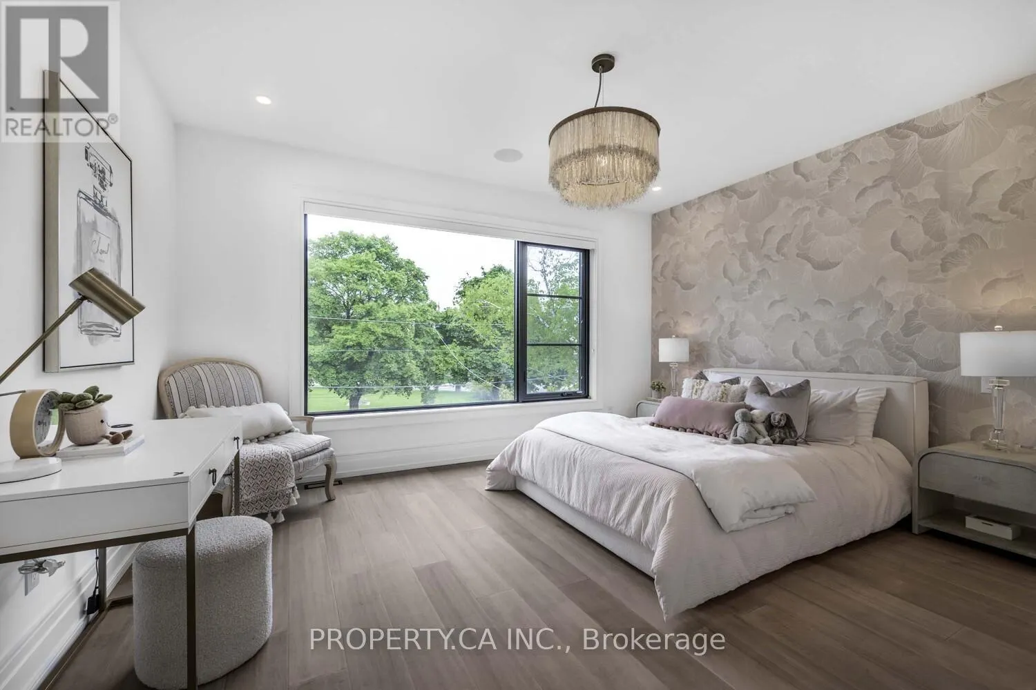 8 MANOR HAVEN ROAD