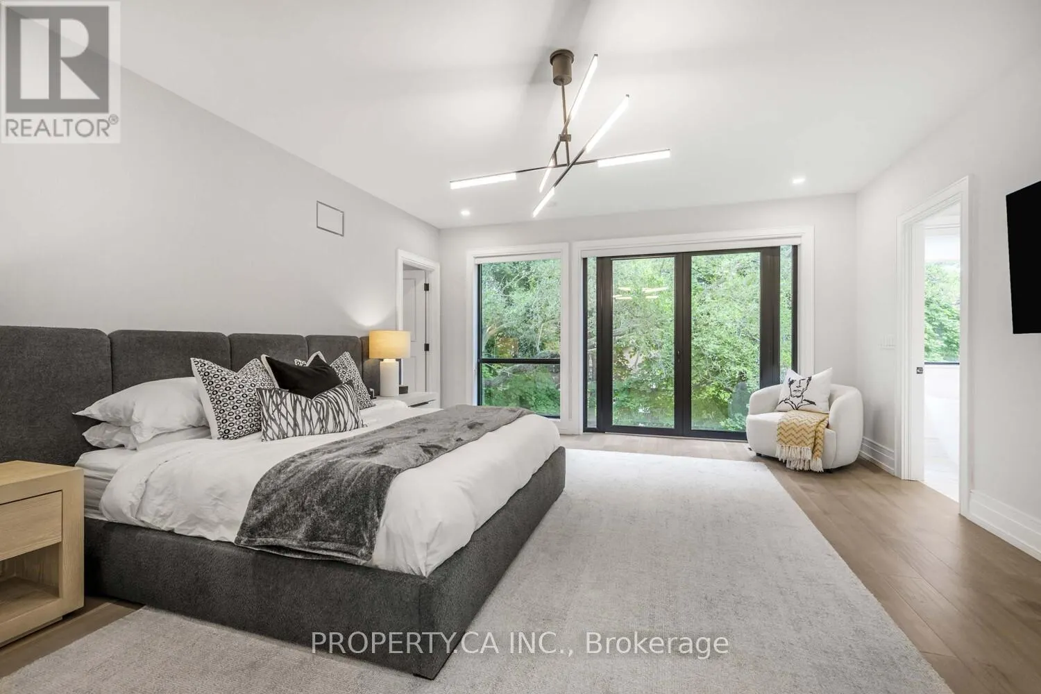 8 MANOR HAVEN ROAD