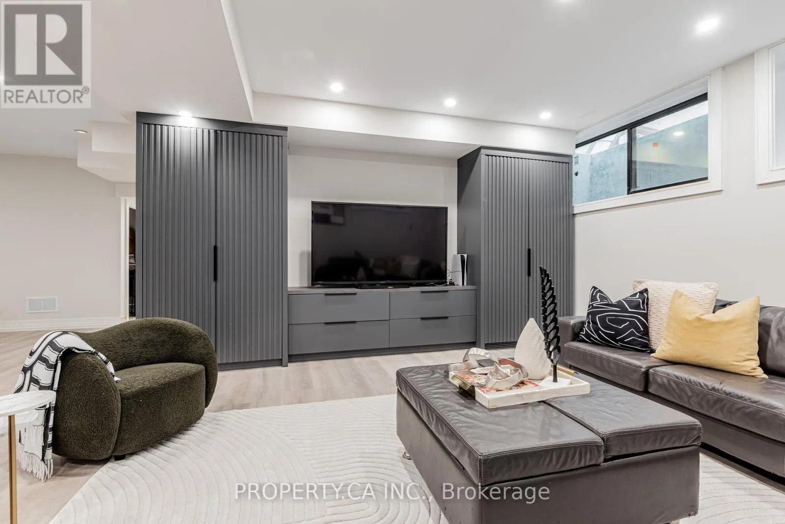 8 MANOR HAVEN ROAD