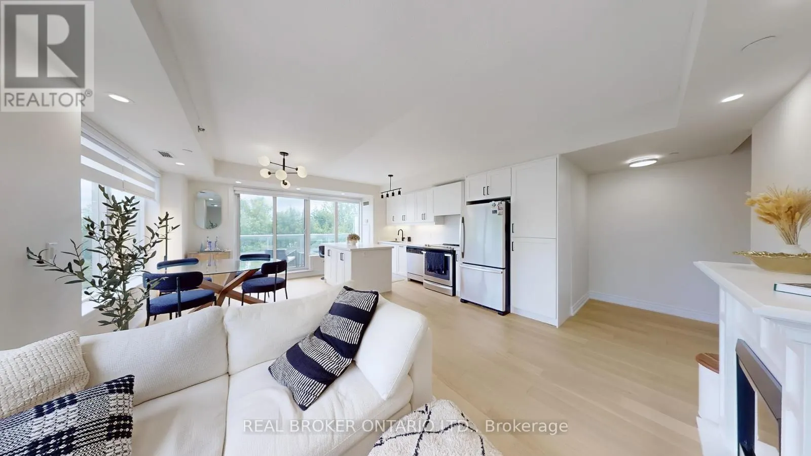 415 - 701 SHEPPARD AVENUE W