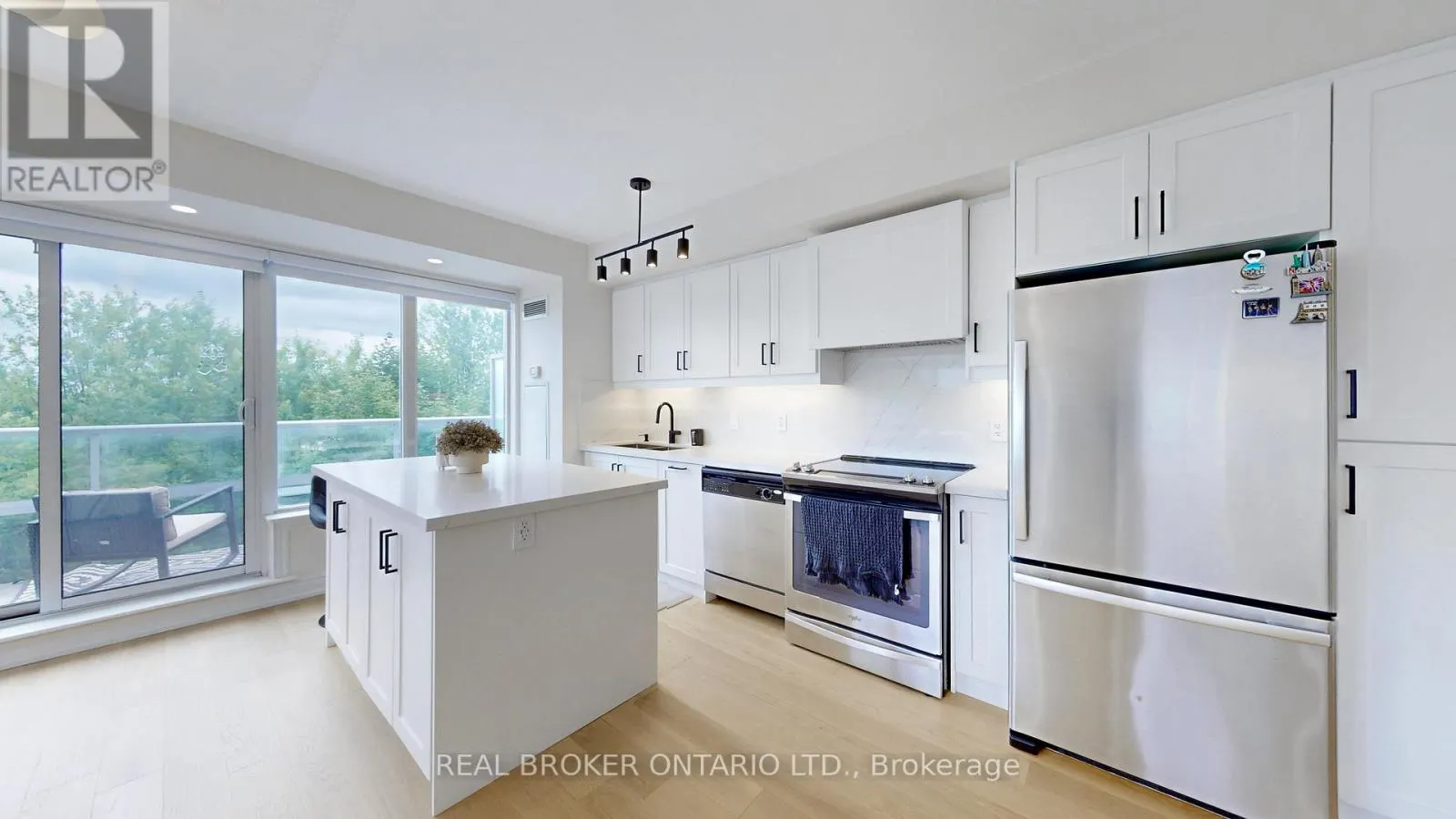 415 - 701 SHEPPARD AVENUE W