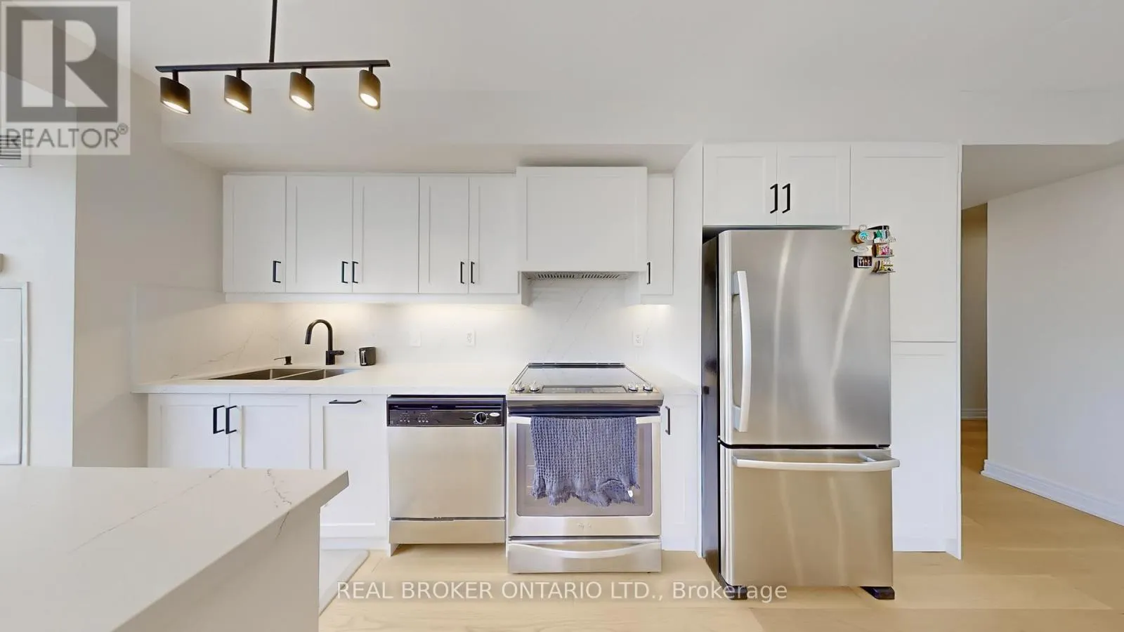 415 - 701 SHEPPARD AVENUE W