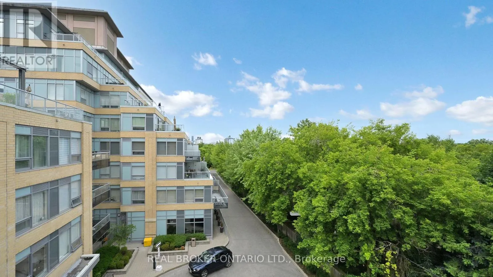 415 - 701 SHEPPARD AVENUE W
