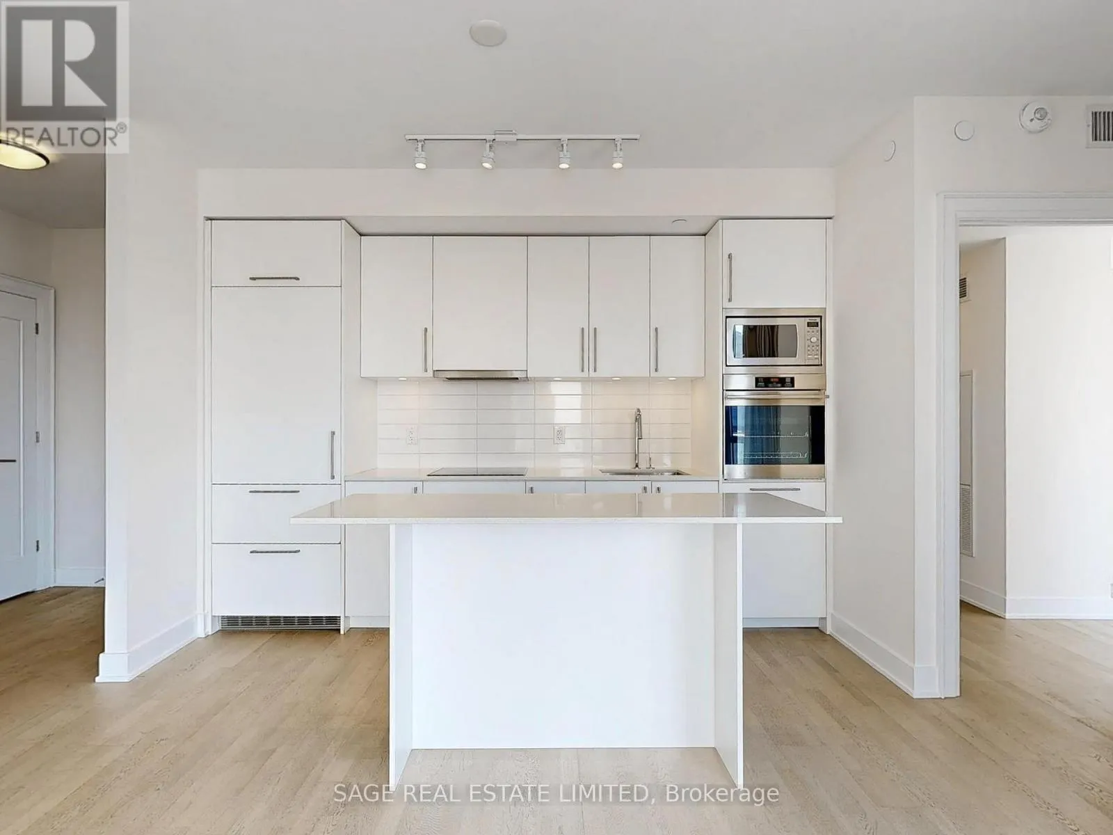 2102 - 88 CUMBERLAND STREET