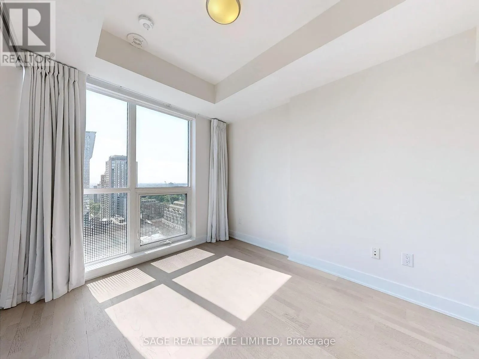 2102 - 88 CUMBERLAND STREET