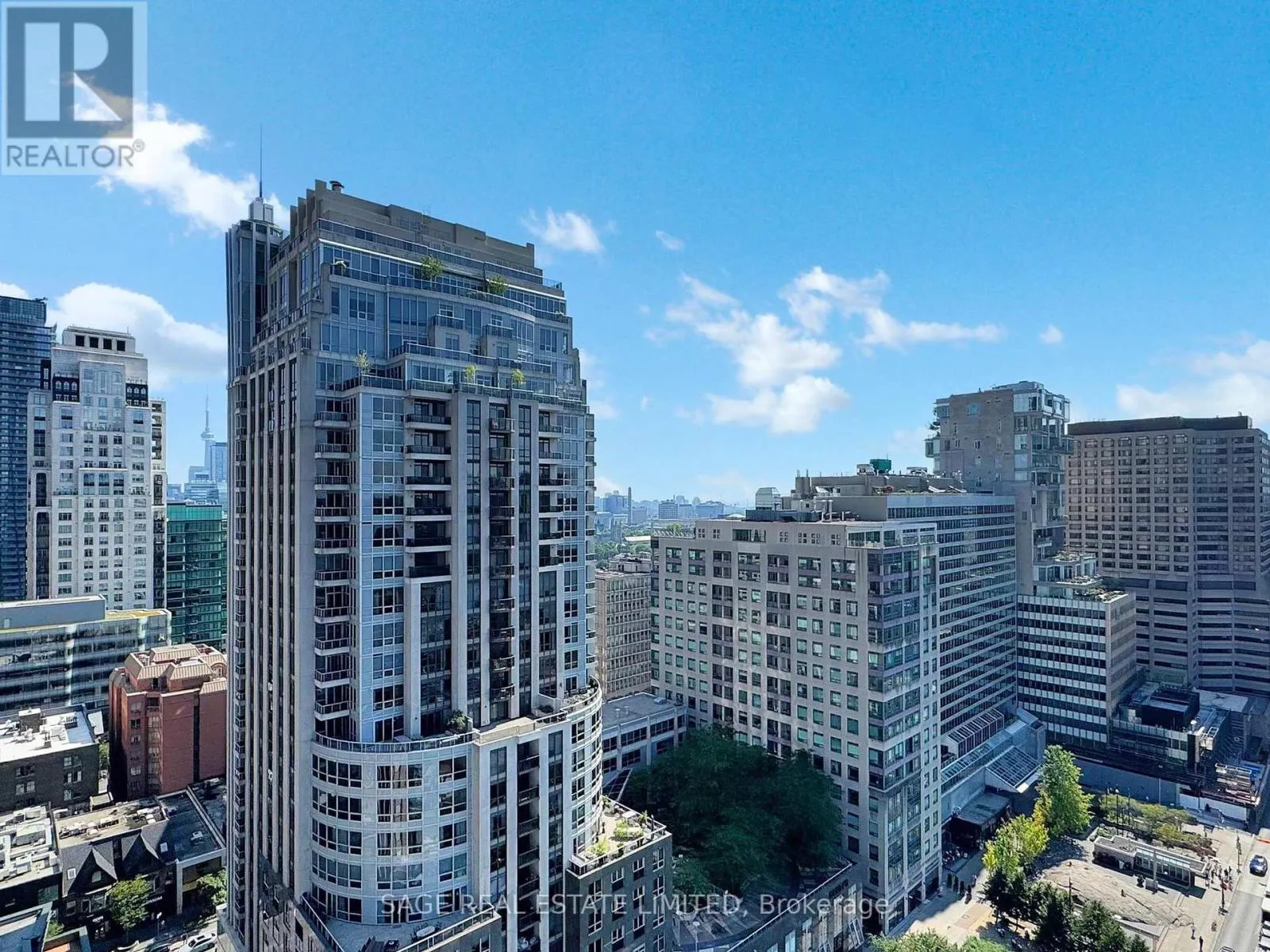 2102 - 88 CUMBERLAND STREET
