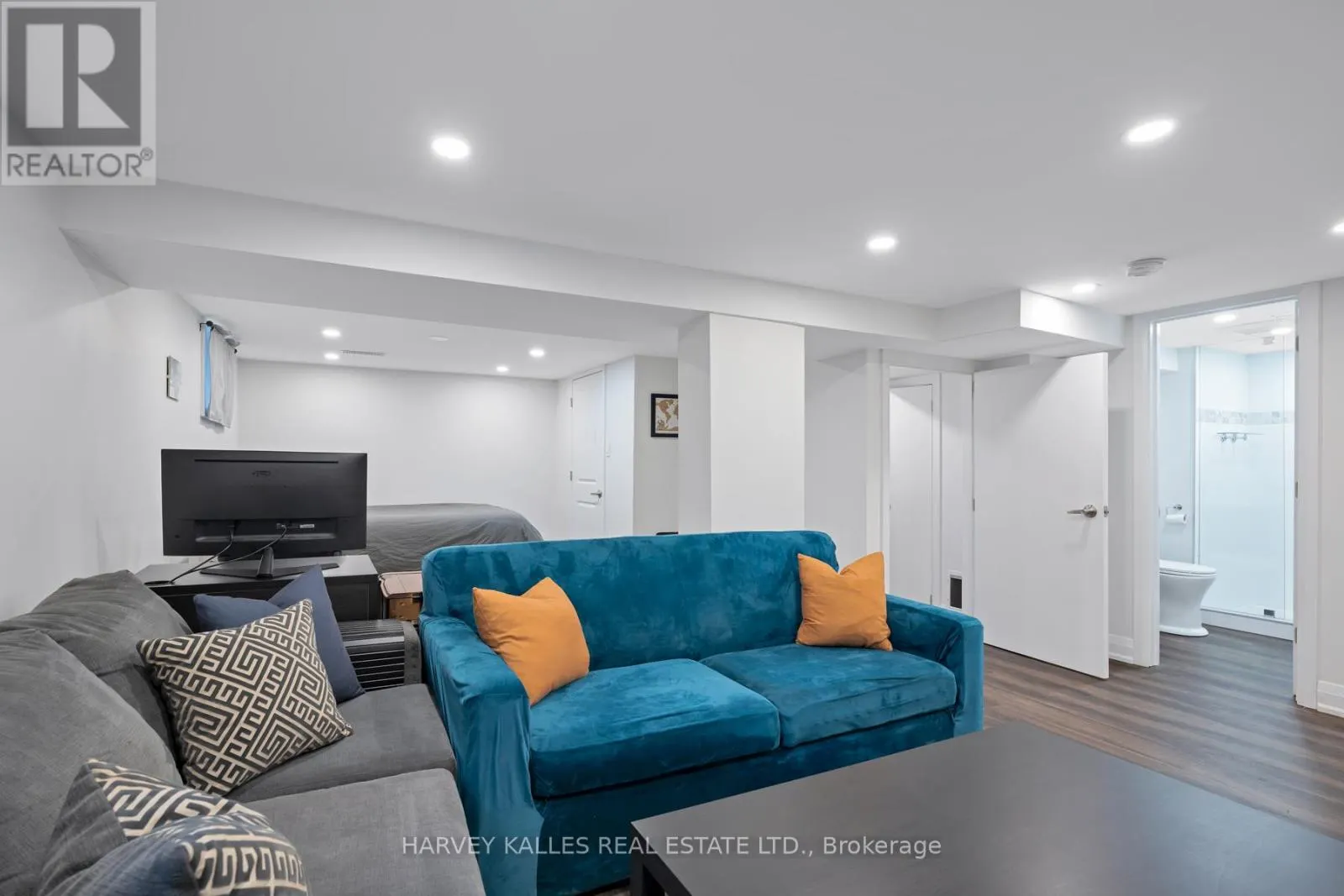 89 CHARLESWOOD DRIVE