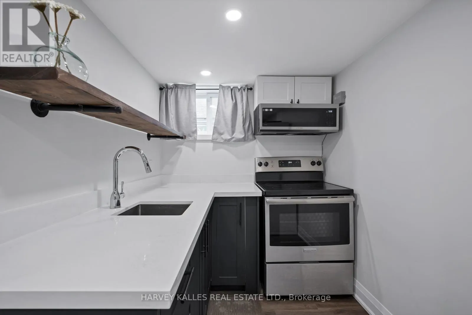 89 CHARLESWOOD DRIVE