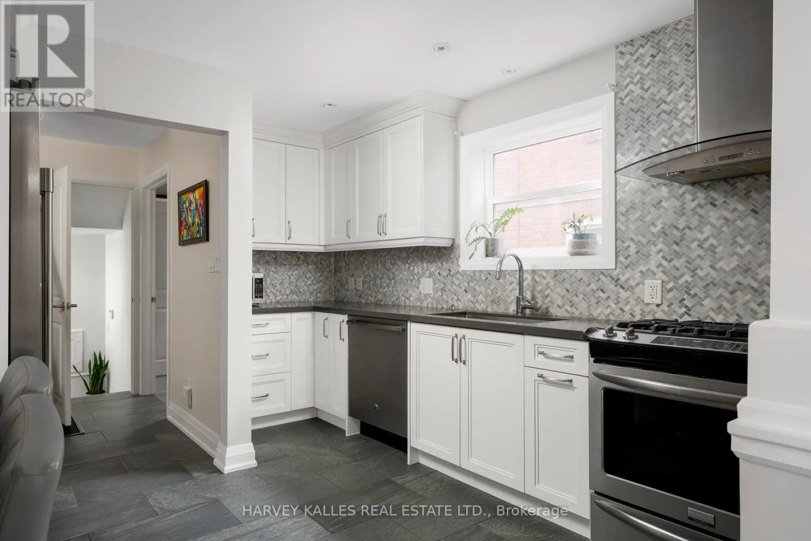 89 CHARLESWOOD DRIVE