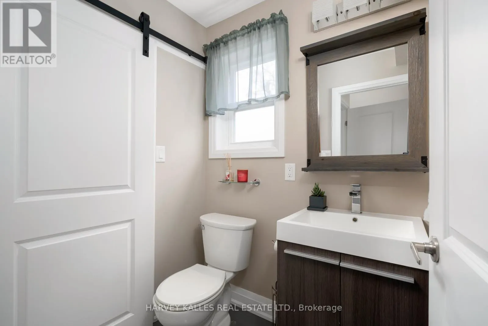 89 CHARLESWOOD DRIVE