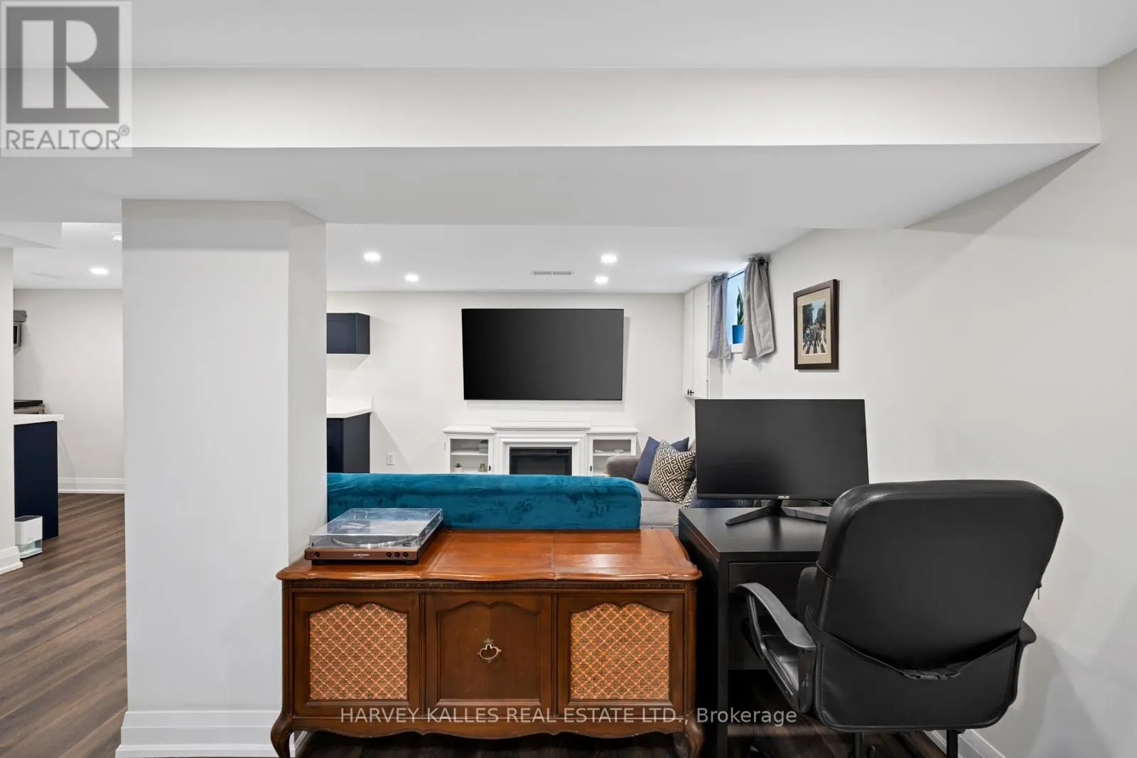 89 CHARLESWOOD DRIVE