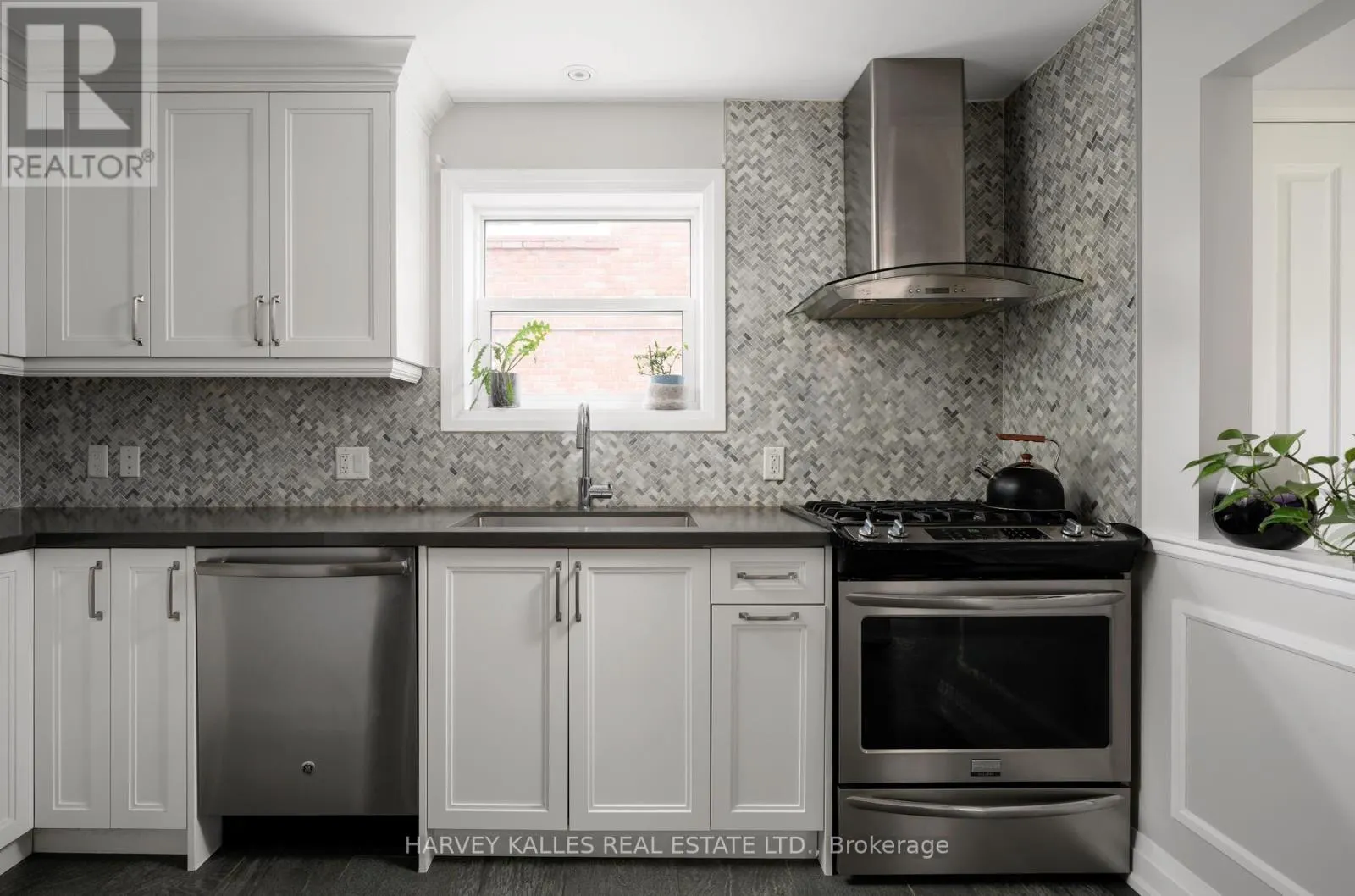 89 CHARLESWOOD DRIVE