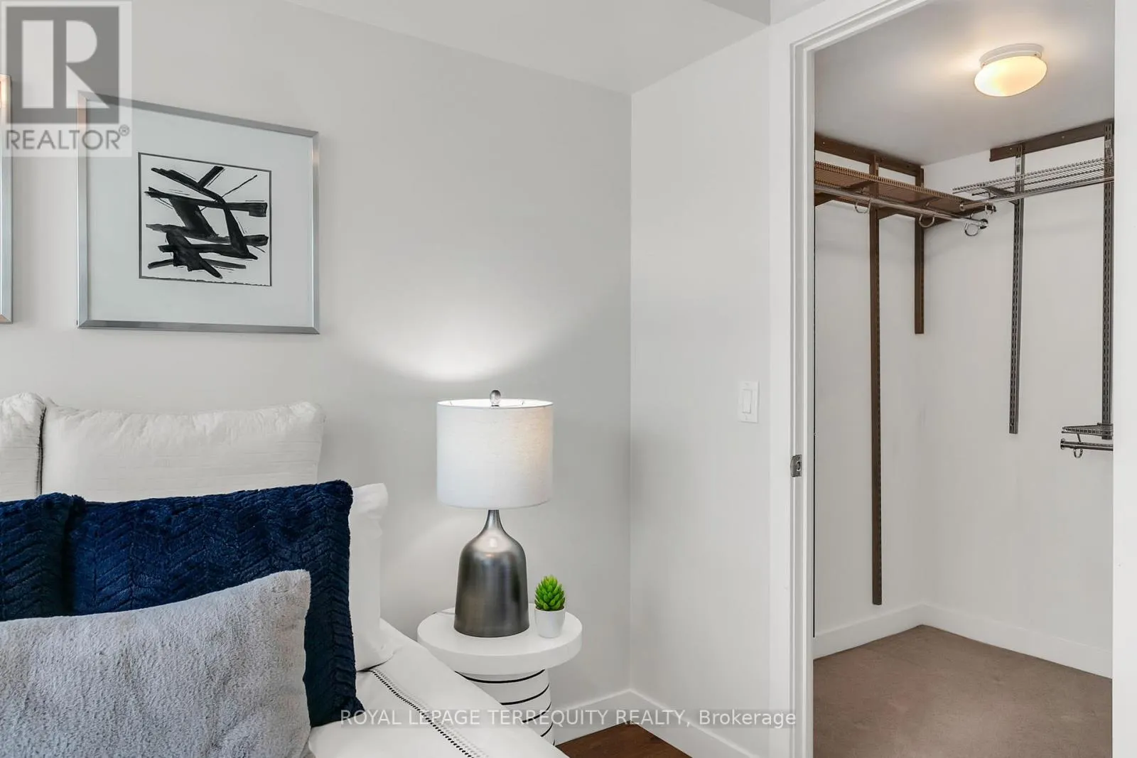 PH2311 - 50 LYNN WILLIAMS STREET