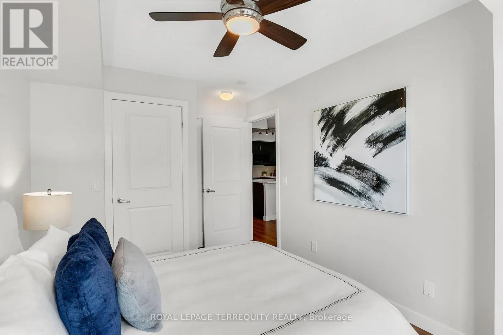 PH2311 - 50 LYNN WILLIAMS STREET