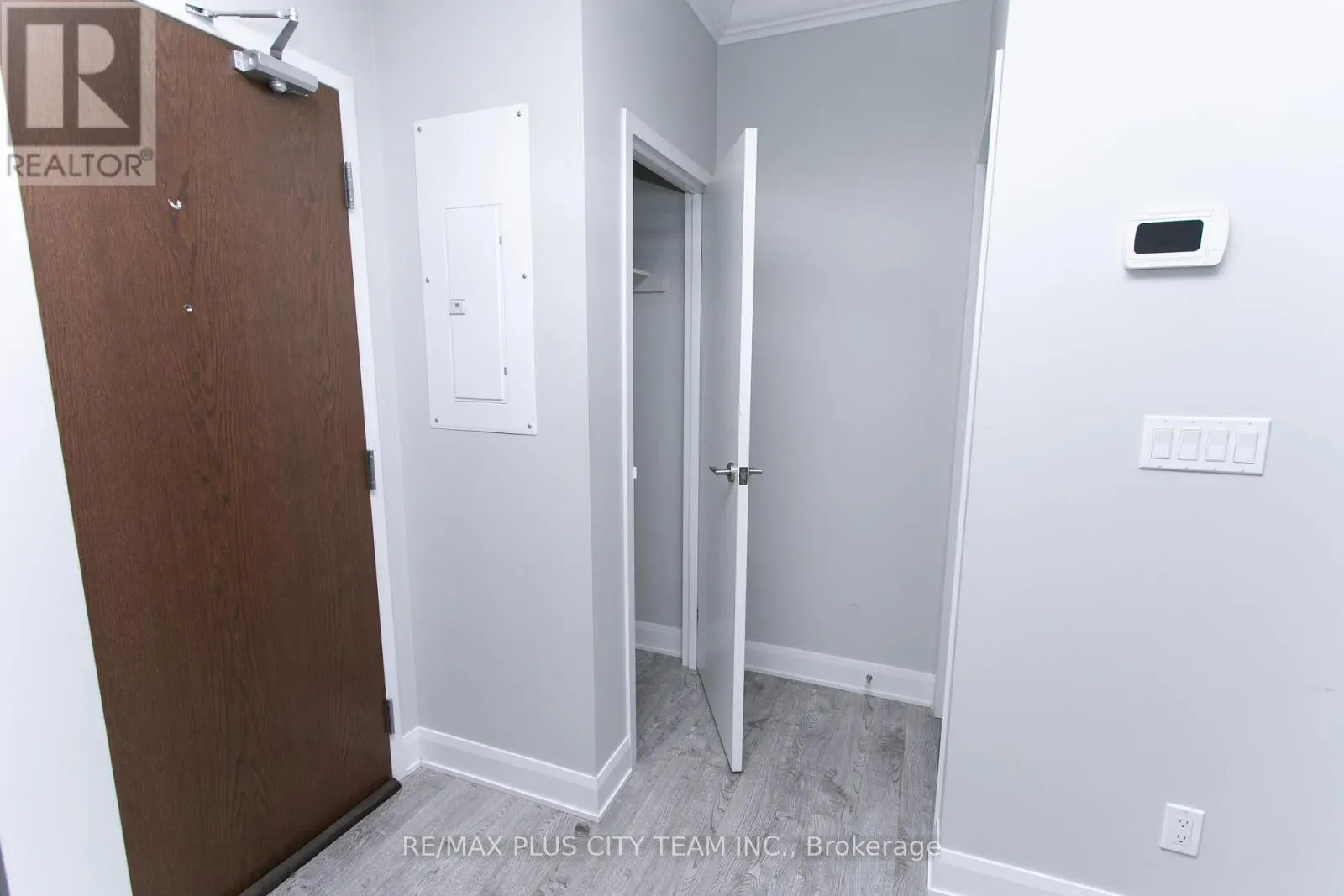302 - 686 BATHURST STREET