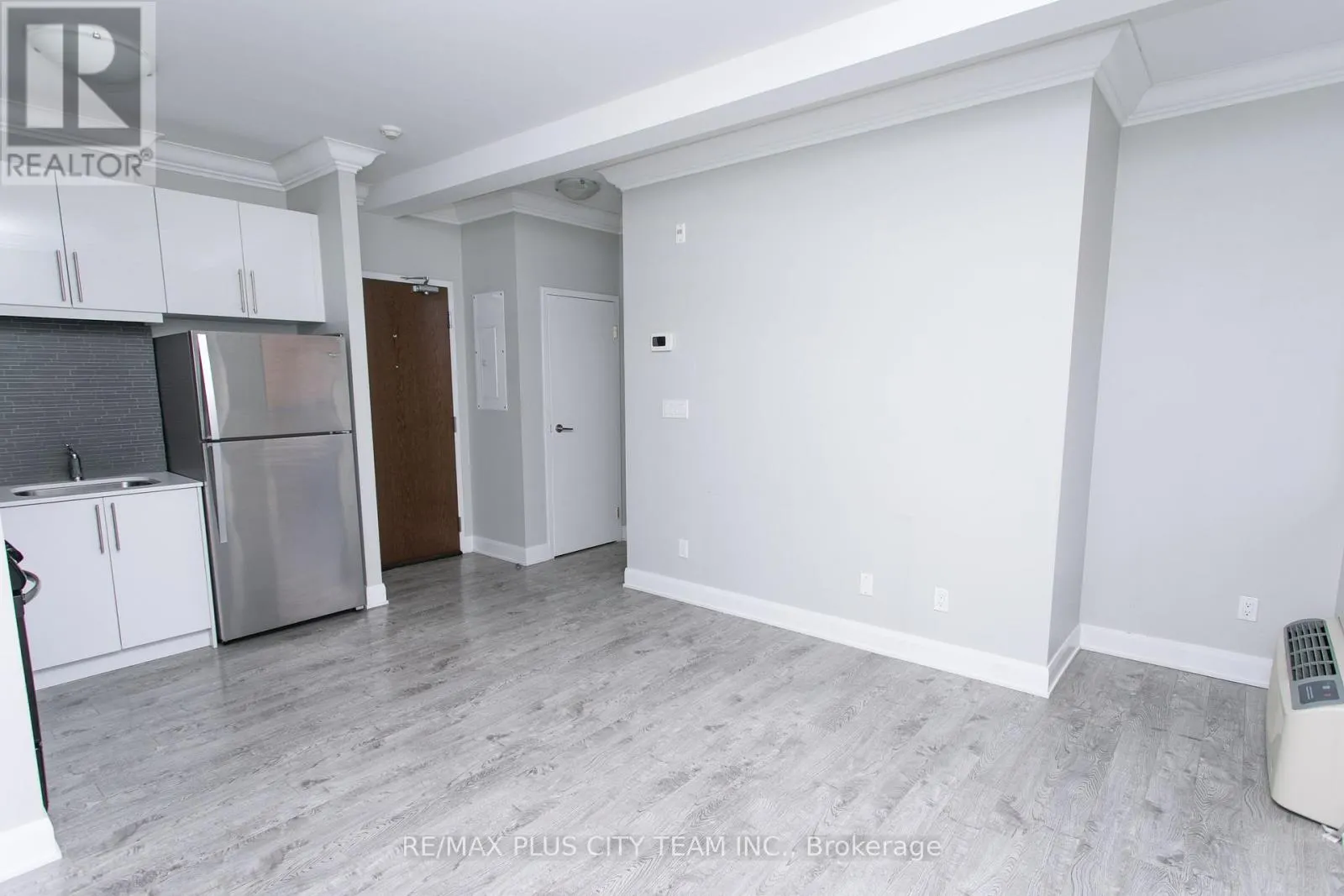 302 - 686 BATHURST STREET