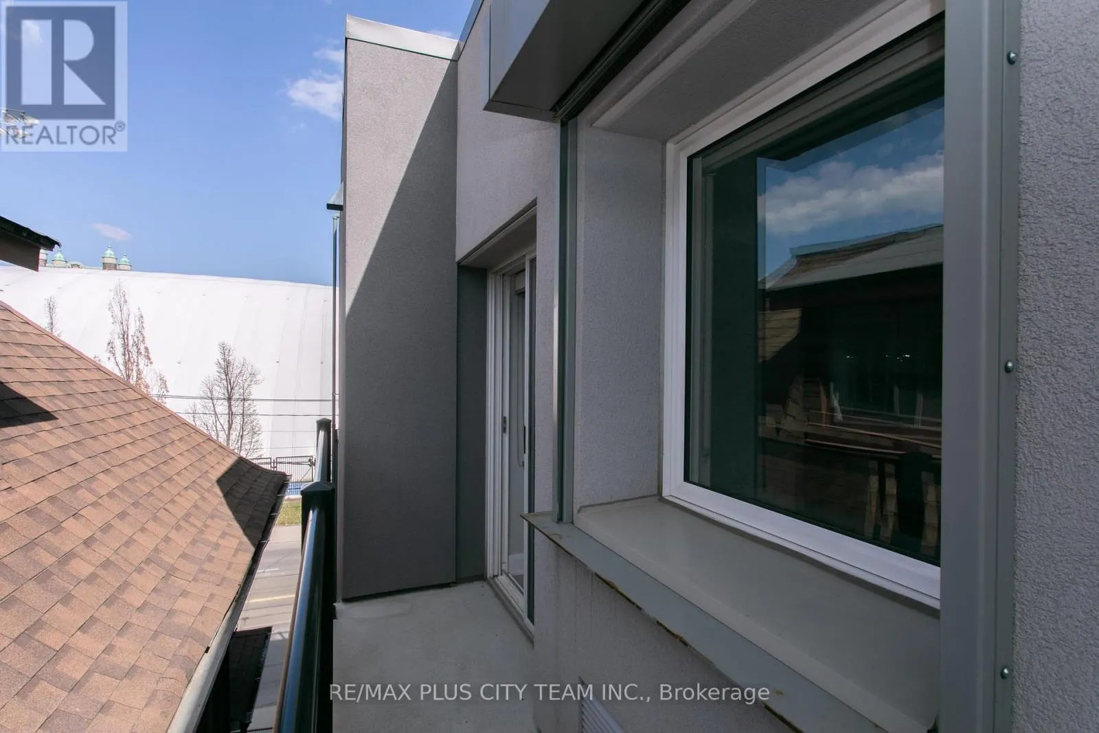 302 - 686 BATHURST STREET