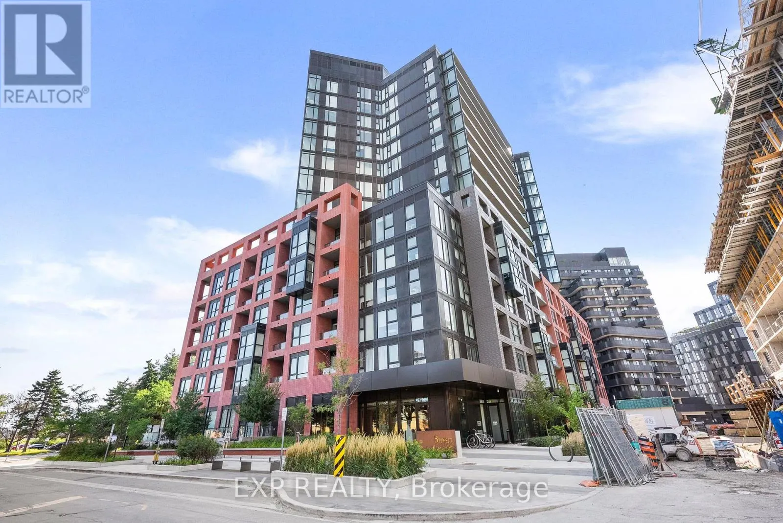 1605 - 8 TIPPETT ROAD