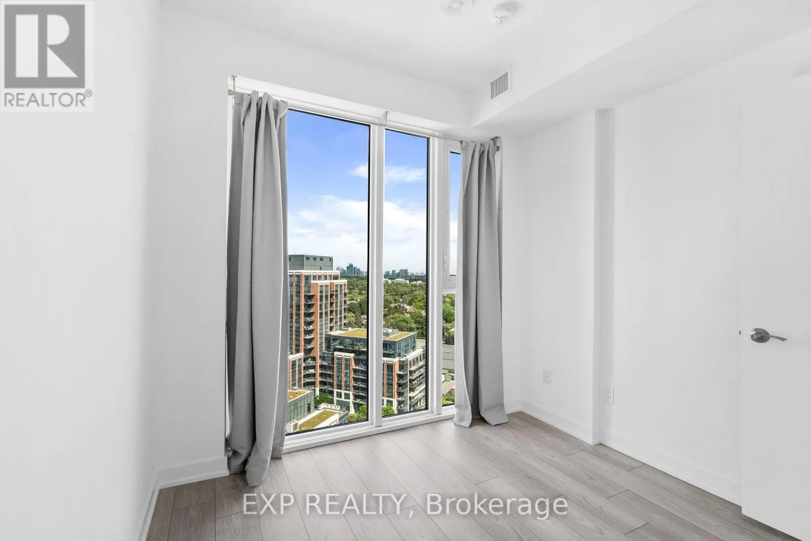 1605 - 8 TIPPETT ROAD