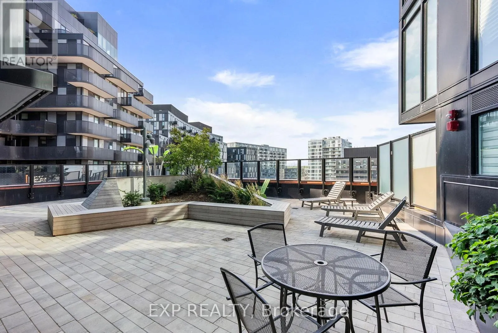 1605 - 8 TIPPETT ROAD