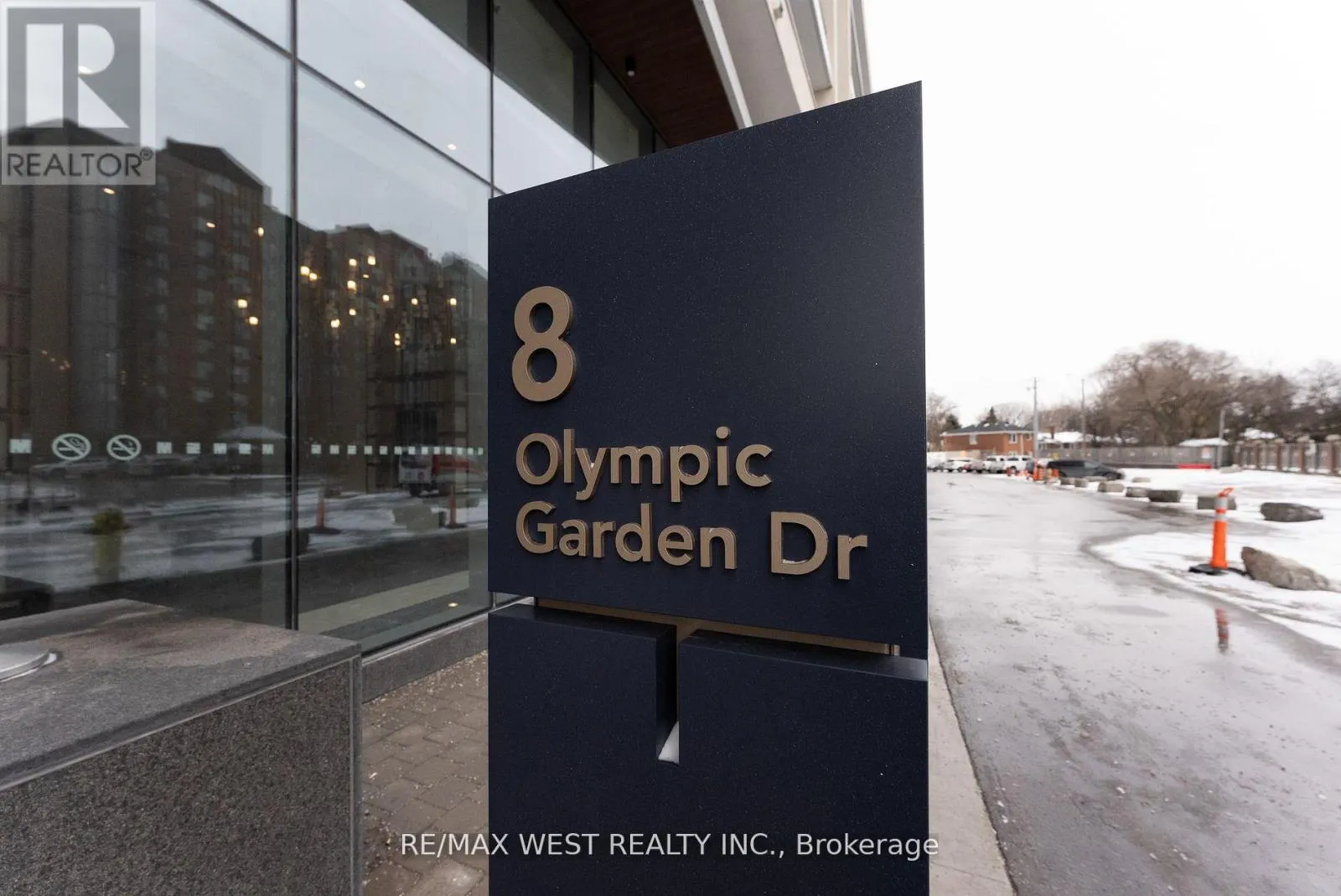 314 - 8 OLYMPIC GARDEN