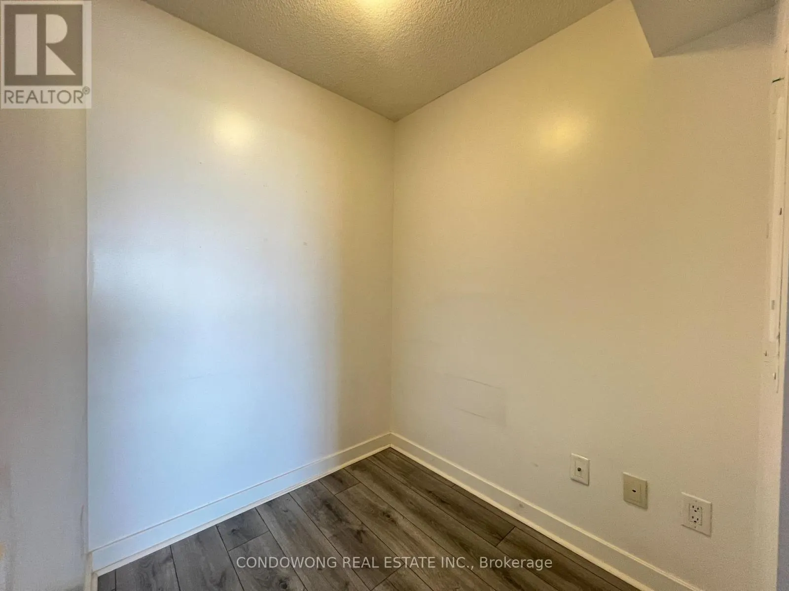1710 - 33 SINGER COURT