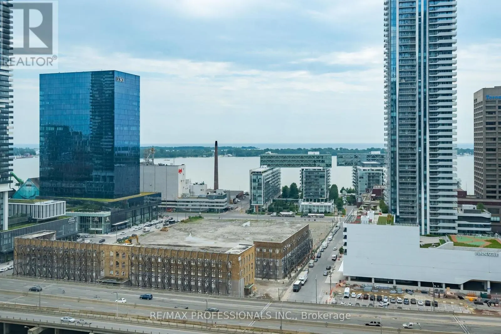 2302 - 25 THE ESPLANADE