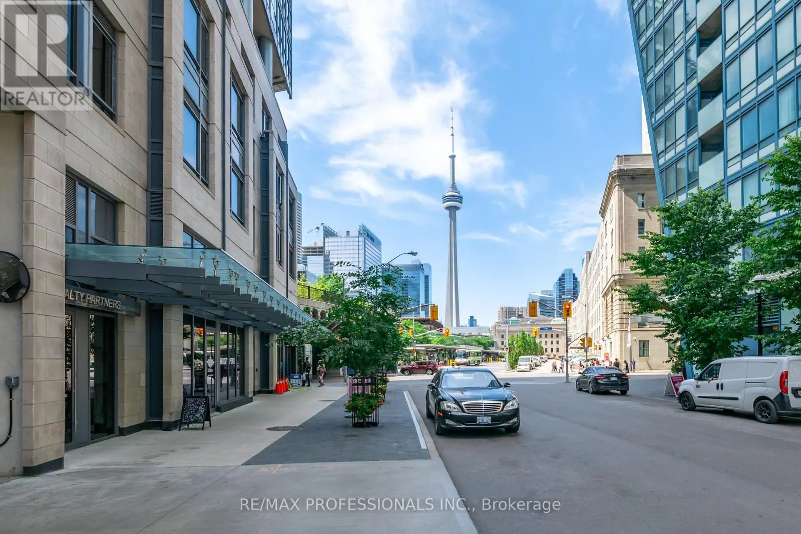2302 - 25 THE ESPLANADE