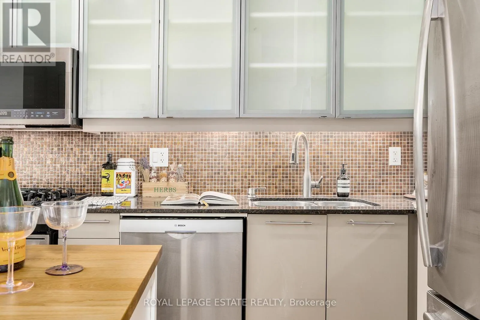 304 - 533 RICHMOND STREET W