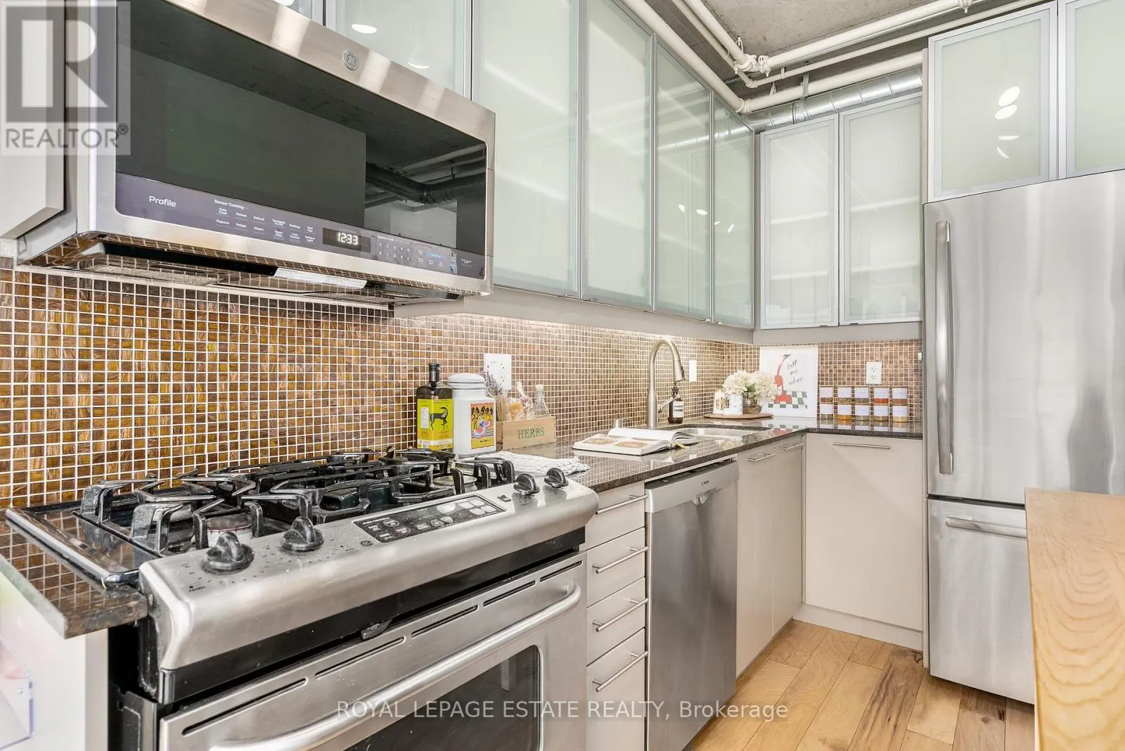 304 - 533 RICHMOND STREET W