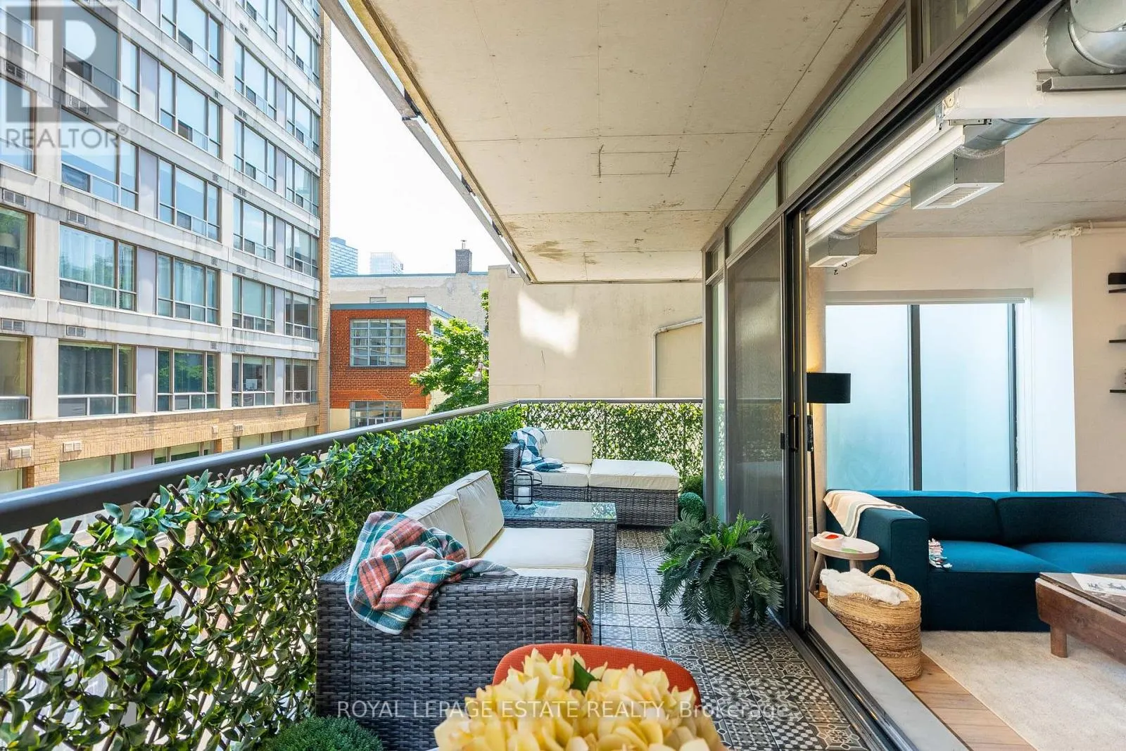 304 - 533 RICHMOND STREET W