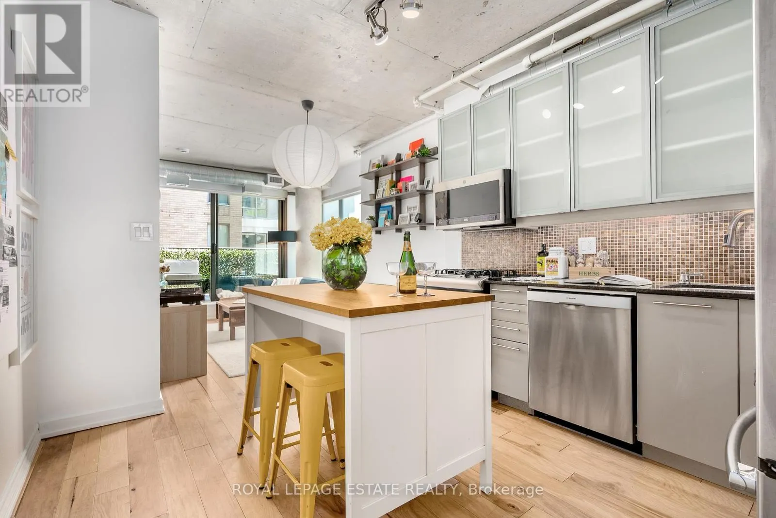 304 - 533 RICHMOND STREET W