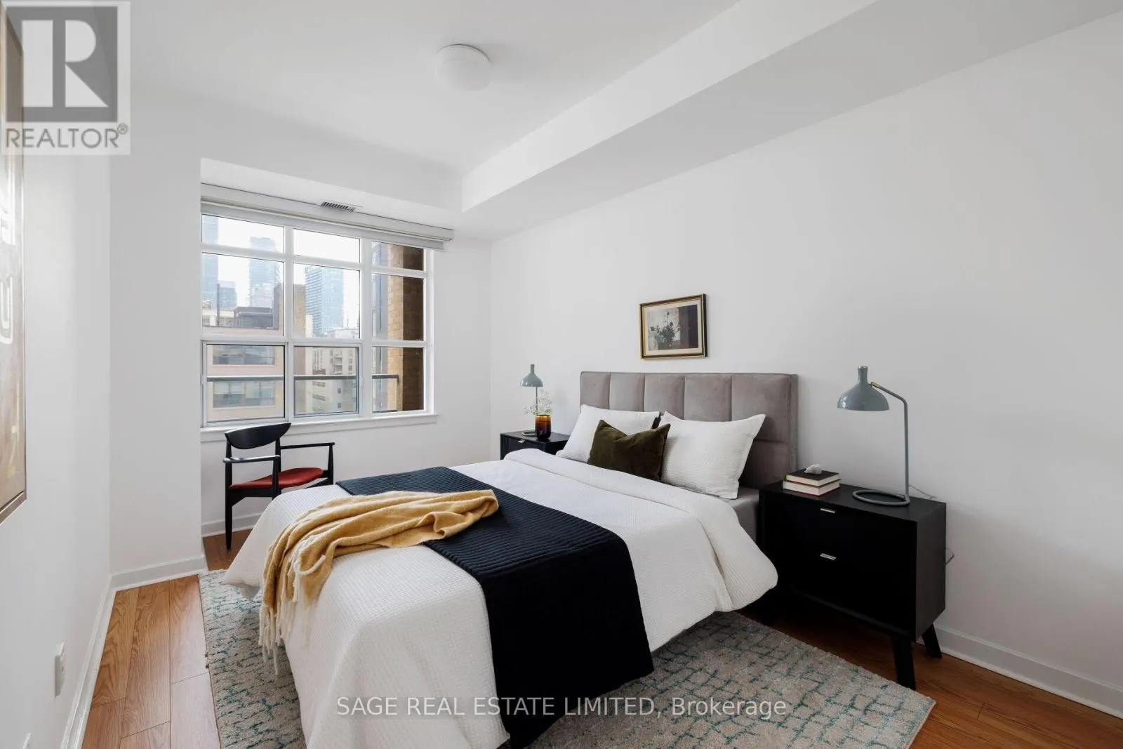 816 - 438 RICHMOND STREET W