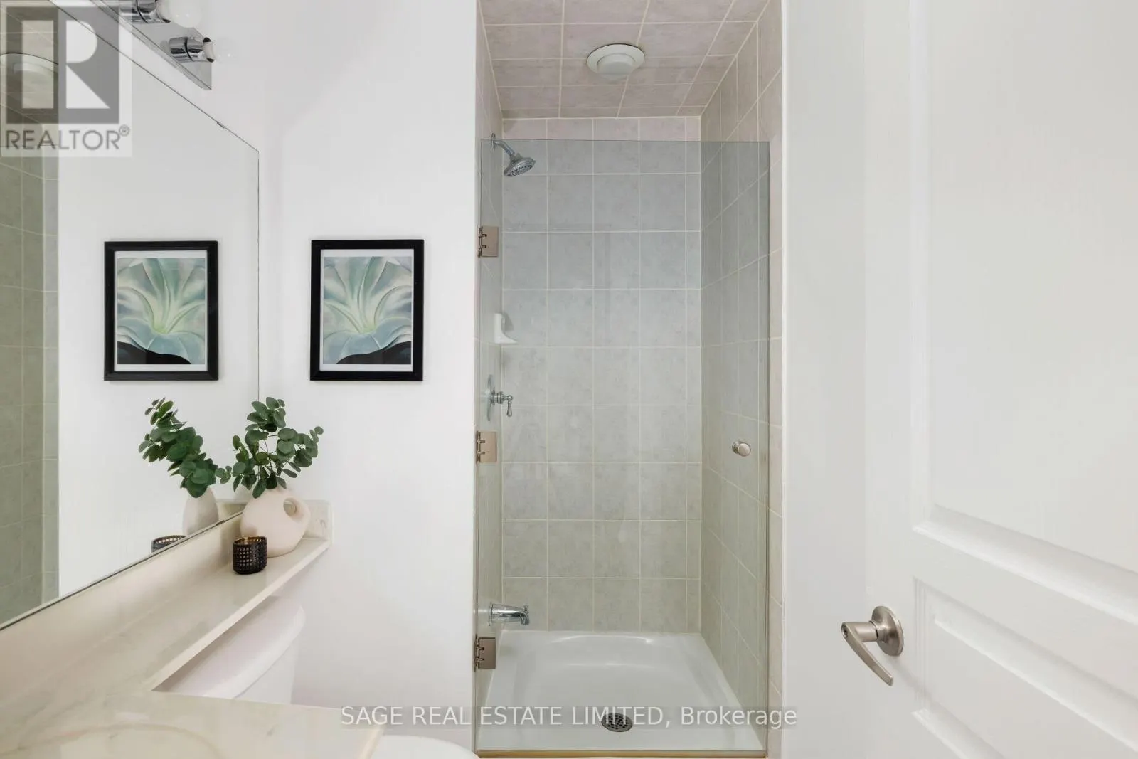 816 - 438 RICHMOND STREET W