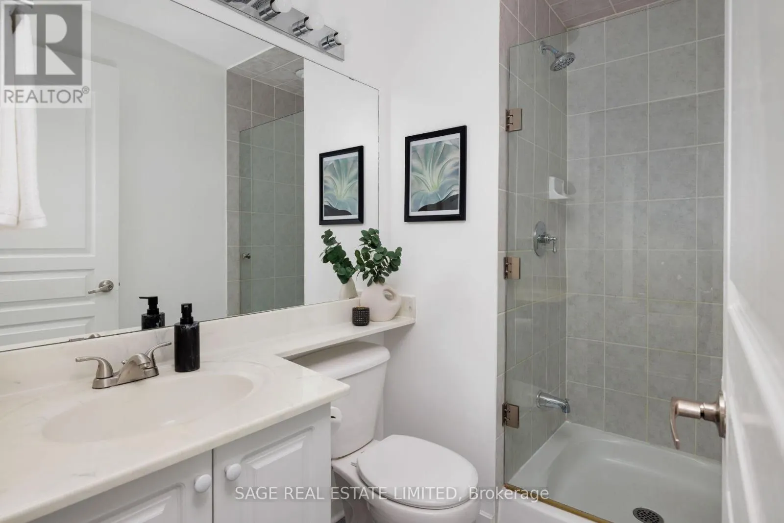 816 - 438 RICHMOND STREET W