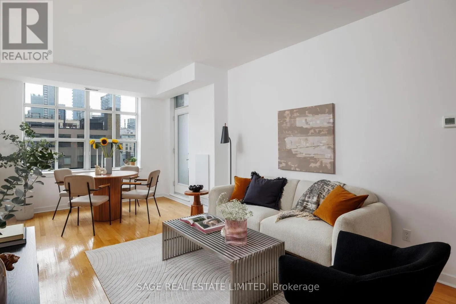 816 - 438 RICHMOND STREET W