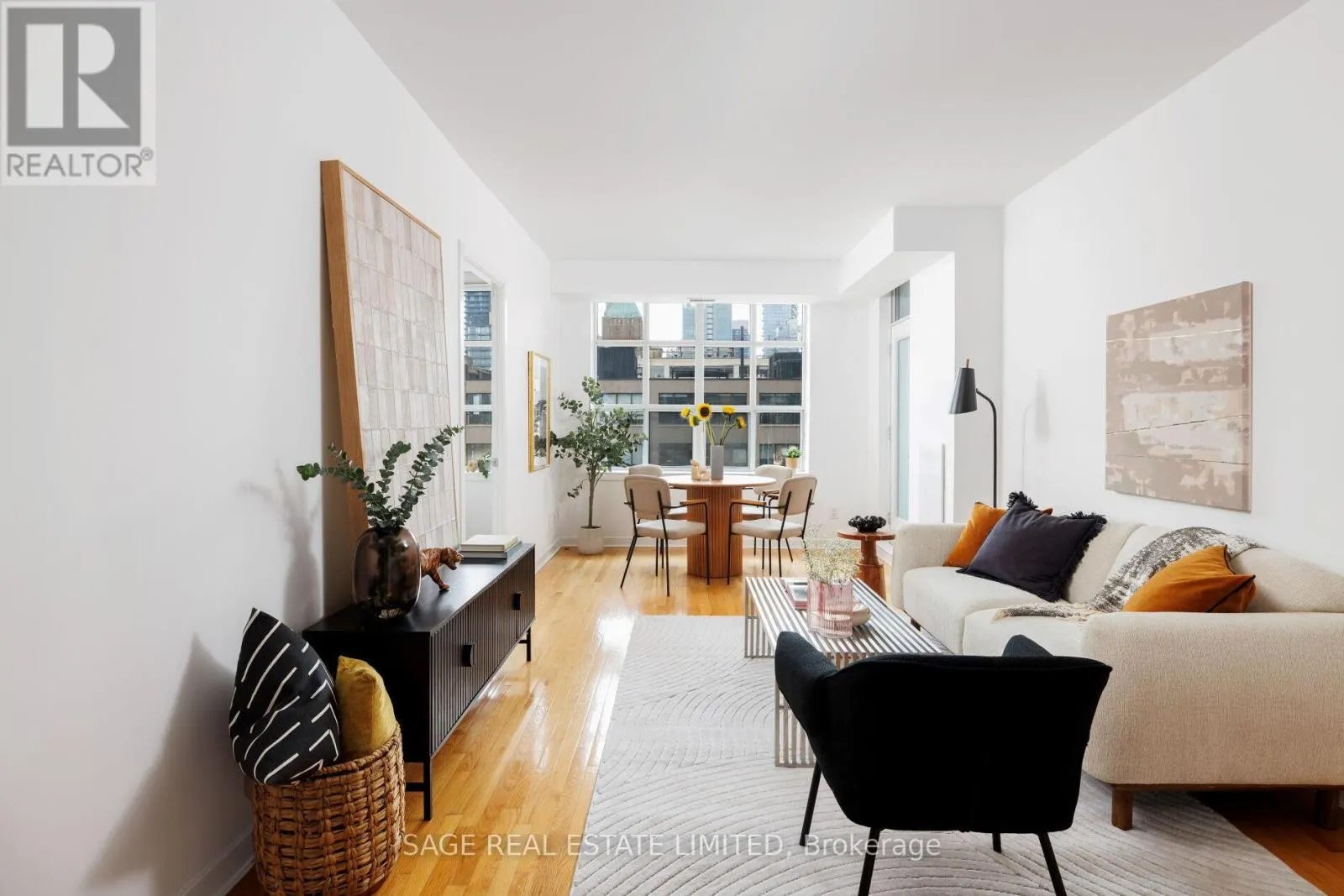 816 - 438 RICHMOND STREET W
