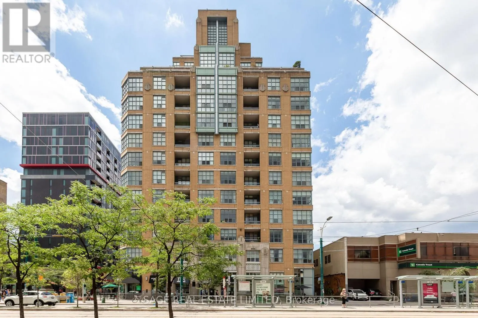 816 - 438 RICHMOND STREET W