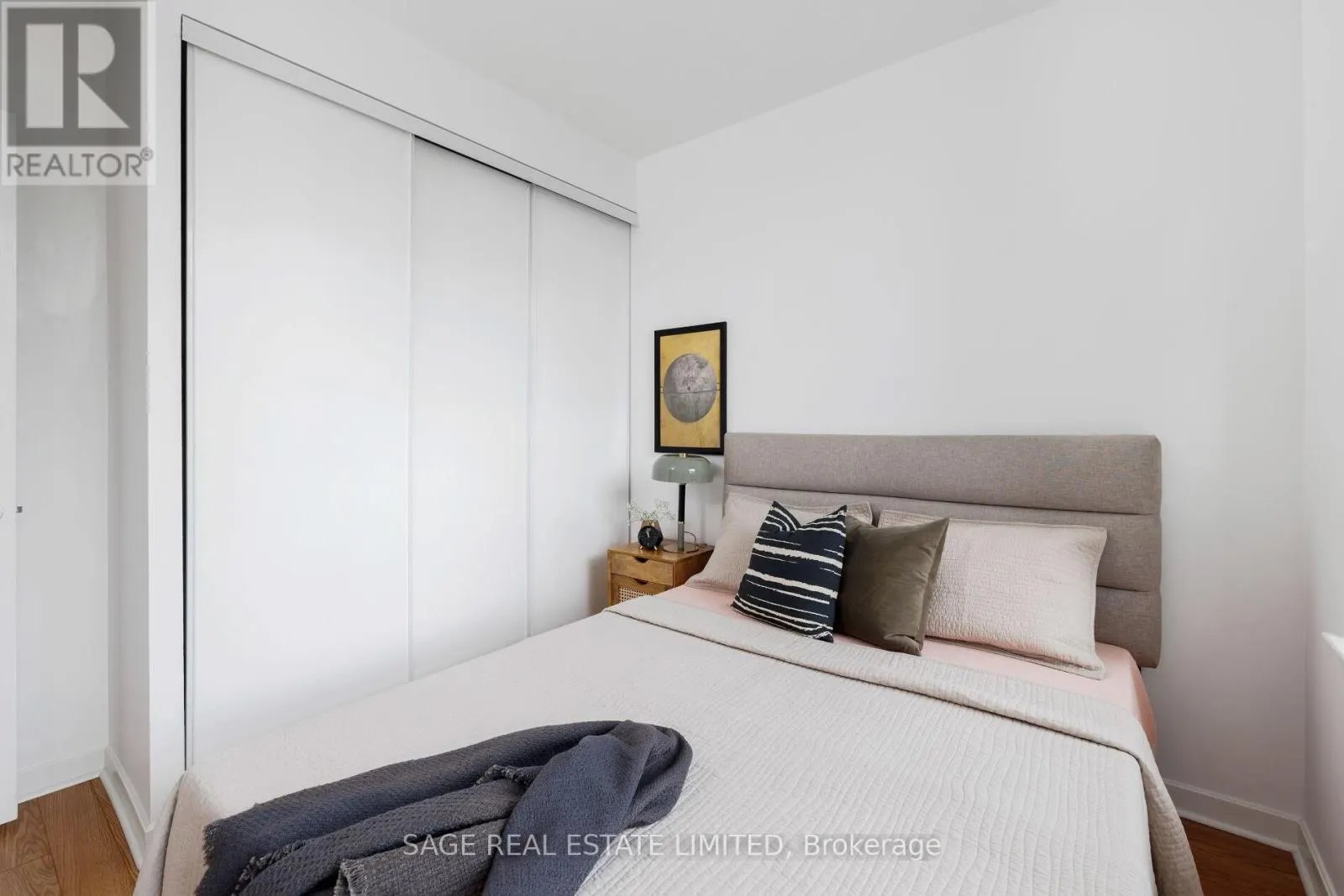 816 - 438 RICHMOND STREET W