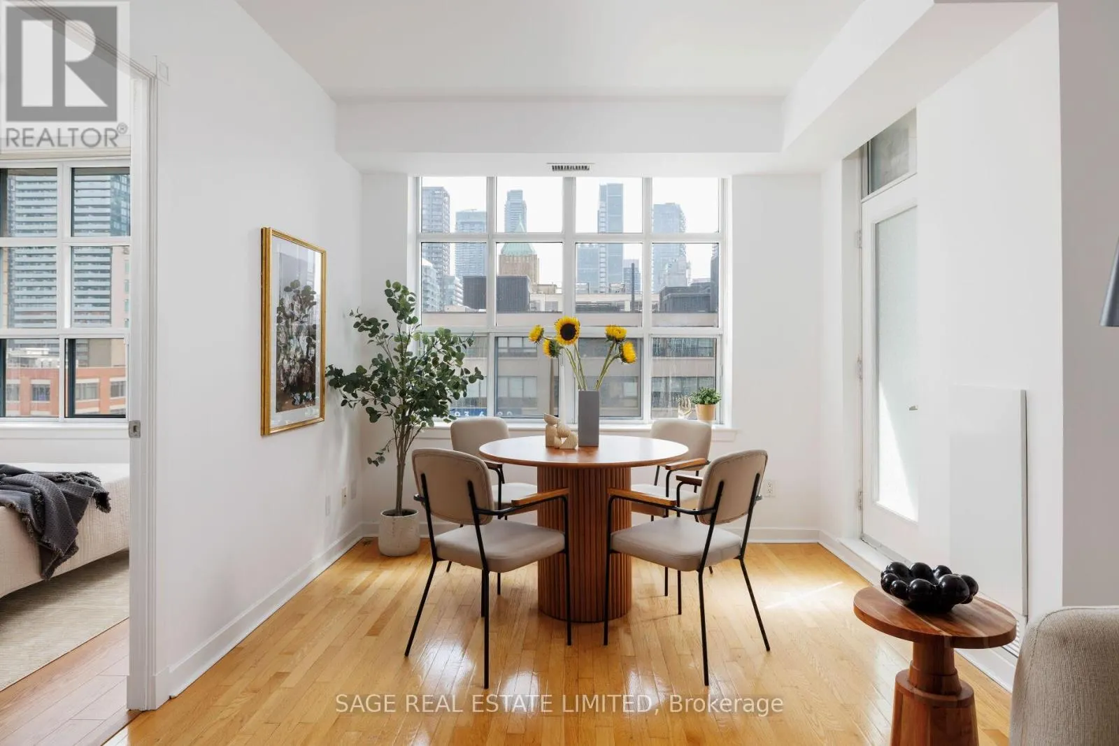 816 - 438 RICHMOND STREET W